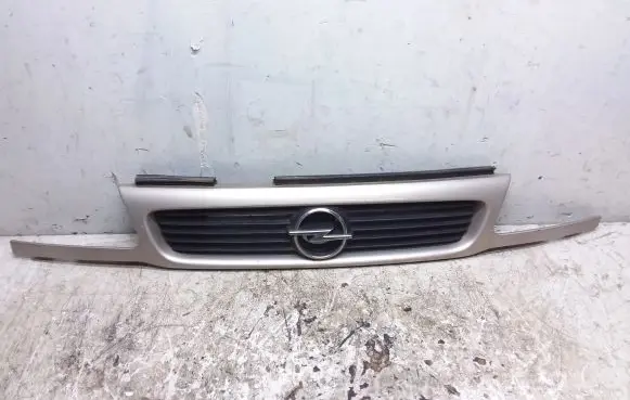 Opel Astra F Front bumper upper radiator grill 90452416 22256