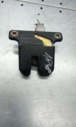 Audi A4 S4 B5 8D Tailgate/trunk/boot lock/catch/latch D5827505