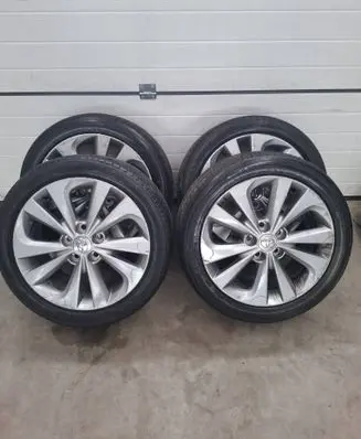 Toyota Auris E180 R17 alloy rim