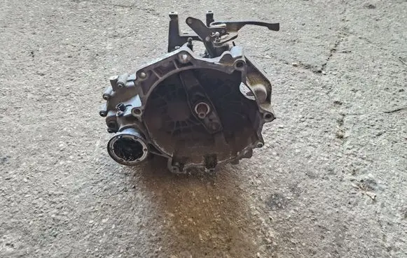 Volkswagen Fox Manual 5 speed gearbox HUY