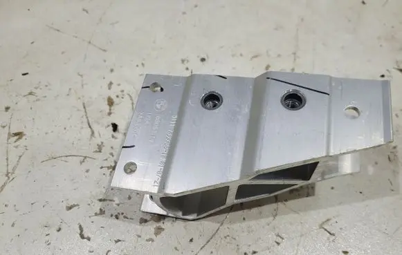 Radiator mount bracket
