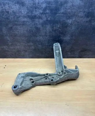 Volkswagen Touran I Engine mounting bracket 1K0199295
