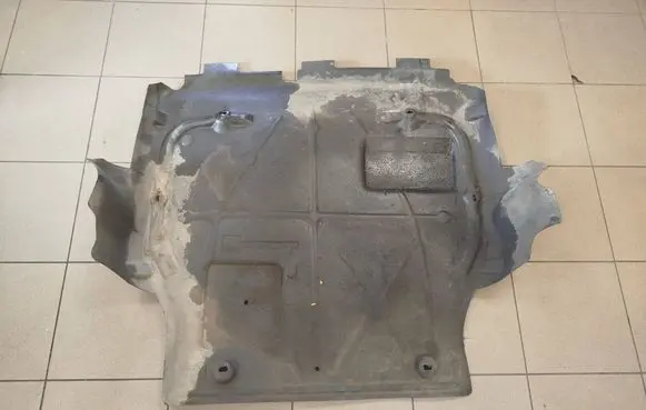 Volkswagen Transporter - Caravelle T5 Engine splash shield/under tray