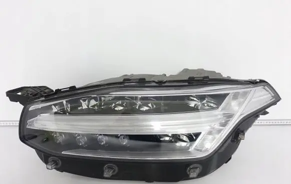 Volvo XC90 Headlight/headlamp 31446805