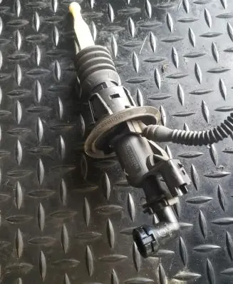 Clutch slave cylinder