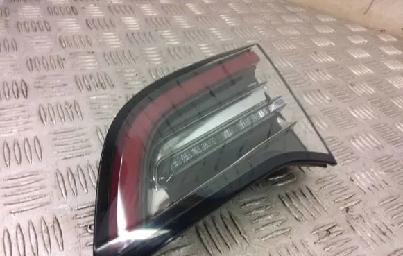 Tesla Model 3 Tailgate rear/tail lights 1077402