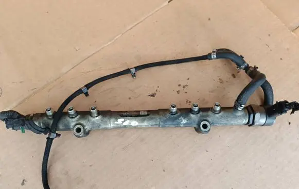 Volvo S60 Fuel main line pipe 8699179