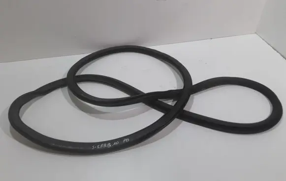 Skoda Superb B6 (3T) Front door rubber seal