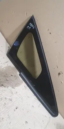 Toyota Prius (XW30) Front triangle window/glass 