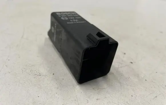 Glow plug pre-heat relay