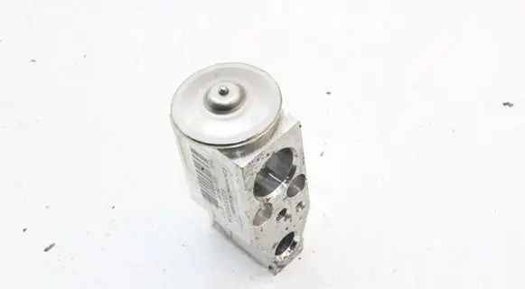 Nissan Juke I F15 Air conditioning (A/C) expansion valve 922003VD0A