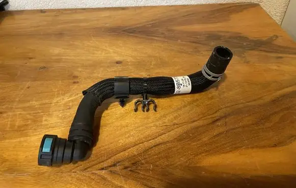 Land Rover Discovery Sport Air intake hose/pipe L8D28B573AB