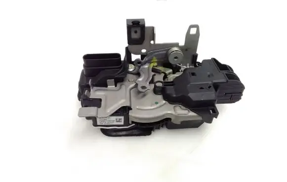 Volvo XC90 Front door lock 31349895