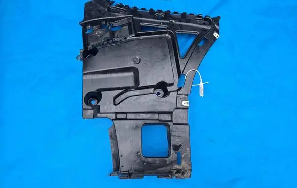 BMW X3 G01 Bumper support mounting bracket corner 7400668