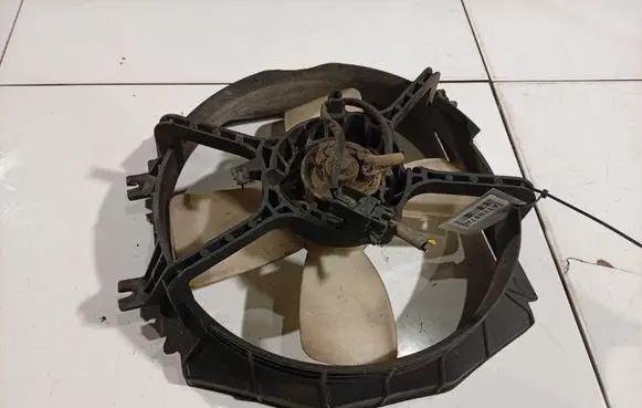 Mazda 323 Radiator cooling fan shroud 