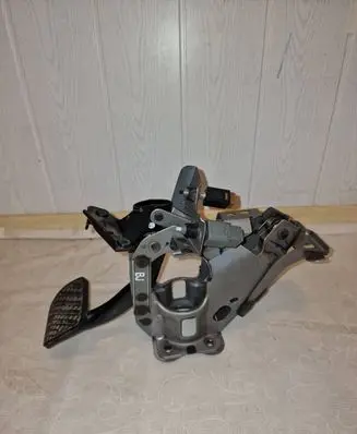 Infiniti Q50 Brake pedal