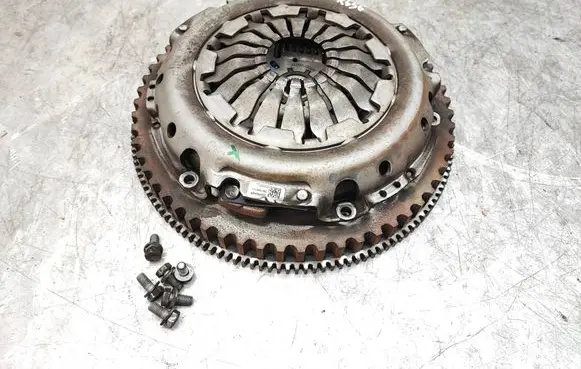 Dacia Sandero II Clutch set kit 301012218R 302056625R 21706201040