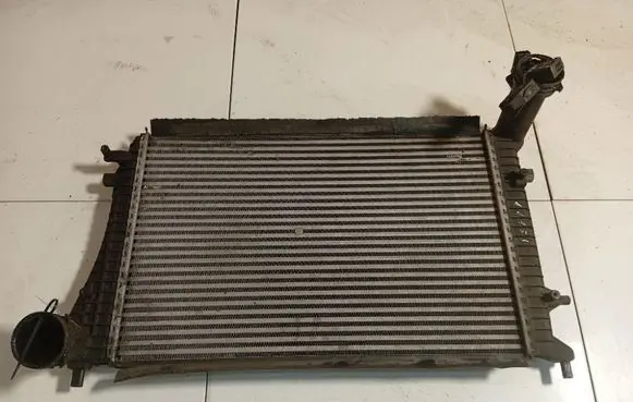 Volkswagen PASSAT B6 Intercooler radiator 