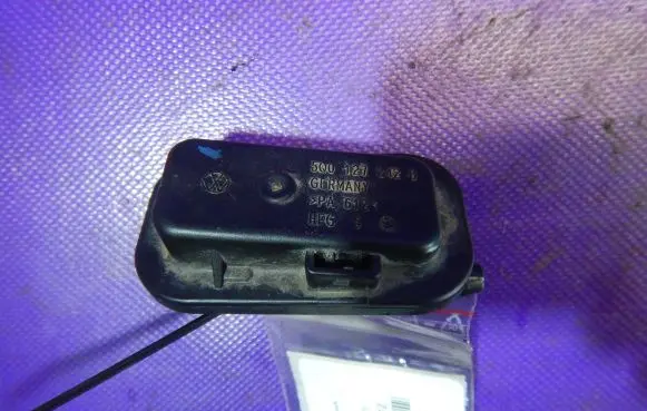 Audi A8 S8 D3 4E Fuel pressure regulator 5Q0127242B