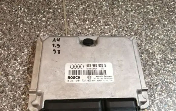 Audi A4 S4 B5 8D Engine control unit/module 038906018S 0281001721