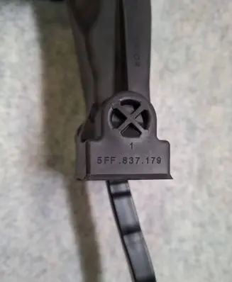 Cupra Formentor Front door check strap stopper 5FF837179