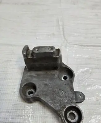 Opel Combo E Engine mount vacuum valve 9801956080
