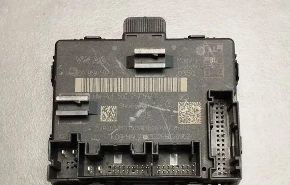 Volkswagen Touran III Door control unit/module 5Q0959592L 5Q0959592F P10535075