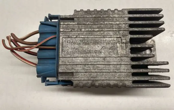 Mercedes-Benz A W168 Coolant fan relay 2075458032 A2075458032