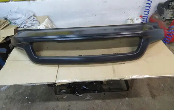 Front bumper lip