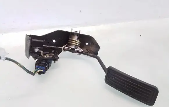 Toyota Avensis T250 Accelerator throttle pedal