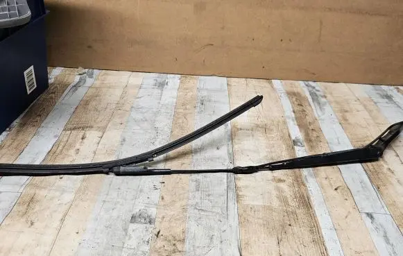 Volkswagen Crafter Front wiper blade arm A9068200644