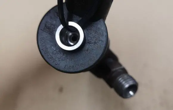 Renault Megane II Fuel injector 0445110230