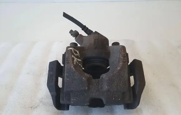 BMW 1 E82 E88 Front brake caliper 6776527