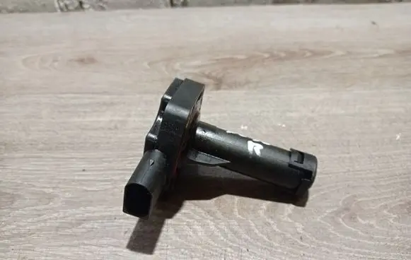 Volvo XC90 Oil level sensor 25571463 30750939