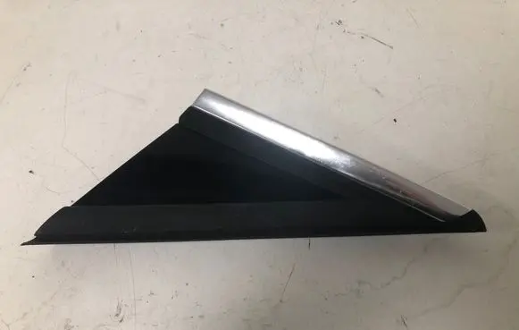 Peugeot 5008 Front door glass trim molding 96859483XT