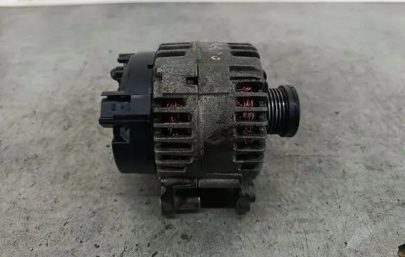 Volkswagen PASSAT B6 Generator/alternator 