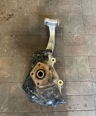Front wheel hub spindle knuckle