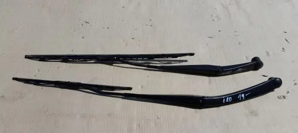 Hyundai i10 Front wiper blade arm