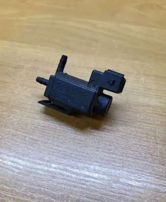 Volvo XC90 Turbo solenoid valve 30611668 03T175 72224010