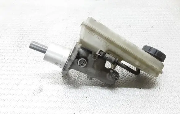 Mitsubishi Colt Master brake cylinder 32067272D