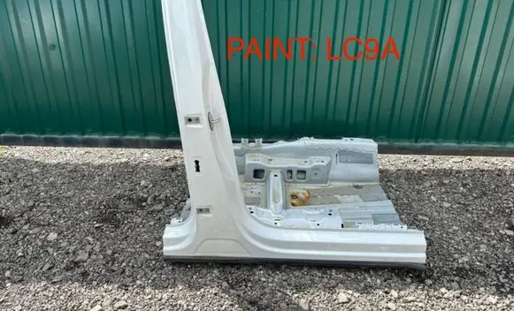 Volkswagen Tiguan Pillar (middle)
