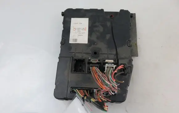 Renault Megane II Central body control module 8200411349 8200351182