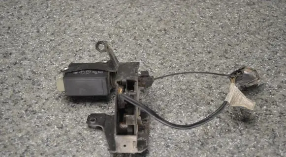 BMW 5 E39 Tailgate/trunk/boot lock/catch/latch 67118384069