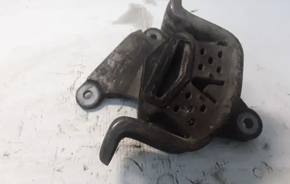 Volkswagen Transporter - Caravelle T5 Gearbox mounting bracket 7H0399151