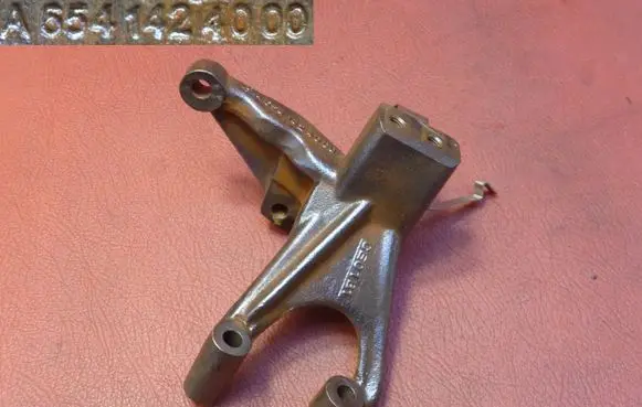Mercedes-Benz C W205 Engine mounting bracket A6541424000