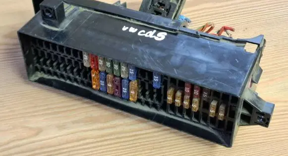 Volkswagen Caddy Fuse module 1020287818 460002526370