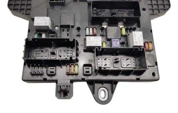 Opel Zafira C Fuse module 13449202 365927271 1110304AA