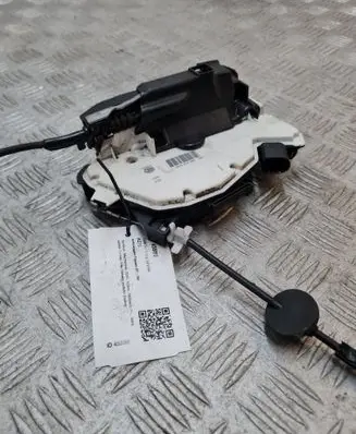 Volkswagen Tiguan Rear door lock 5N0839016G