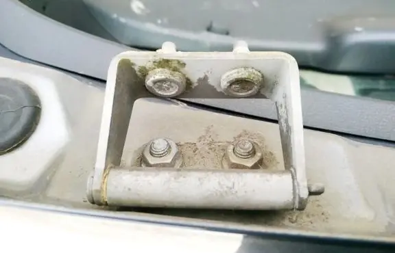 Nissan Qashqai Tailgate/trunk/boot hinge