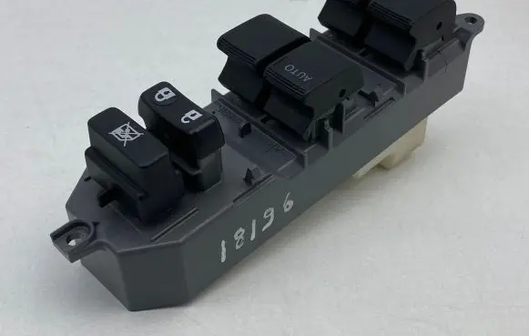 Toyota RAV 4 (XA40) Electric window control switch 192835 AU70
